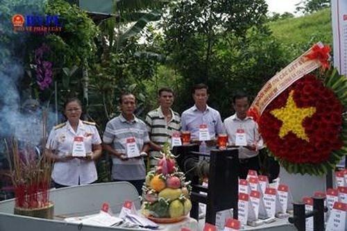 Tưởng niệm 64 anh hùng liệt sĩ bảo vệ Gạc Ma