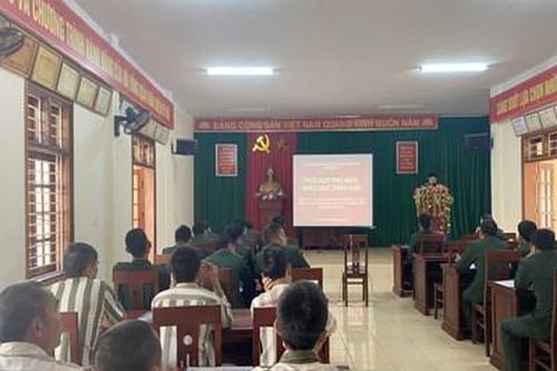 VKSQS Quân khu 4 tuyên truyền, giáo dục pháp luật tại trại tạm giam