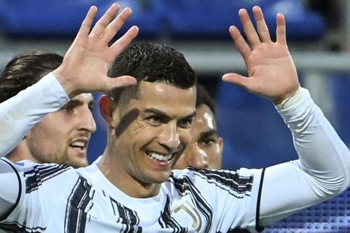 Ronaldo chính thức xô đổ kỷ lục vĩ đại của 'Vua bóng đá' Pele