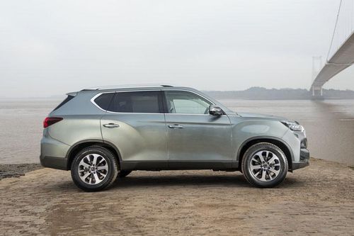 SUV giá hơn 1,2 tỷ đồng, quyết đấu với Kia Sorento, Hyundai Santa Fe