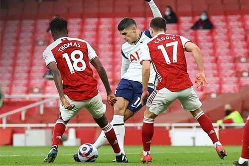 Điểm nhấn Arsenal 2-1 Tottenham: Mourinho nhận thất bại lịch sử