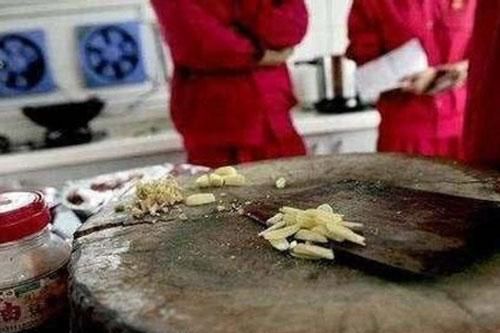 3 người trong gia đình mắc ung thư, bác sĩ phát hiện nguyên nhân ở trong nhà bếp