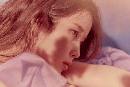 IU một lần nữa chạm trán Baek Hyun (EXO) trên đường đua K-pop nửa cuối tháng 3