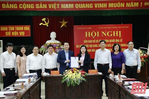 Bàn giao hồ sơ những người ứng cử đại biểu Quốc hội khóa XV và đại biểu HĐND tỉnh Thanh Hóa khóa XVIII, nhiệm kỳ 2021-2026