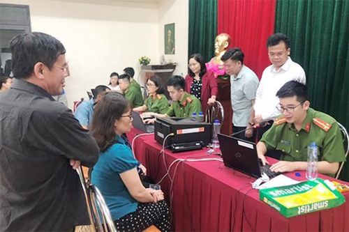Lãnh đạo thành phố Sơn La động viên CBCS Công an làm căn cước công dân