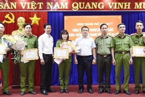 Khen thưởng vụ bắt 1 kg ma túy đá, 1.000 viên thuốc lắc