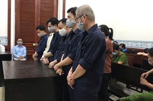 'Tập đoàn gia đình' sản xuất thực phẩm chức năng giả bị phạt gần 90 năm tù
