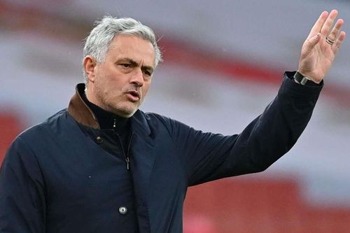 Tottenham thua đau, HLV Mourinho mỉa mai: Trọng tài không họp báo sau trận sao?
