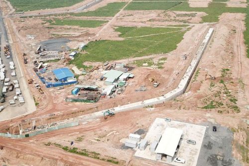 Có nên đầu tư đất 'ăn theo' sân bay?
