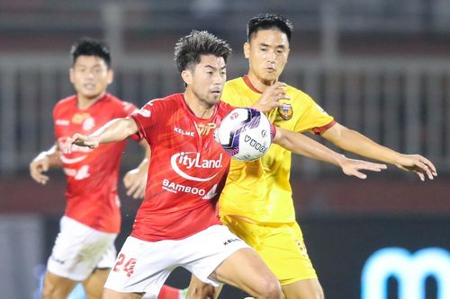 Nước cờ sai của HLV Polking khiến Lee Nguyễn 'tàng hình' ở sân Cẩm Phả