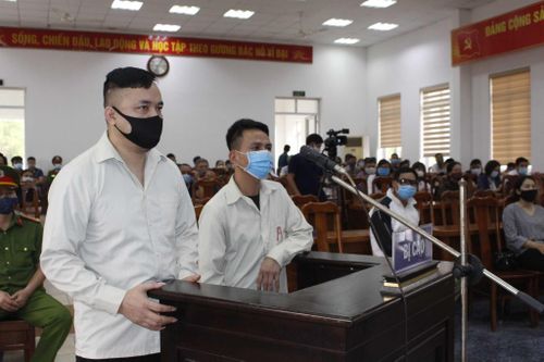 Đánh công an ở chốt kiểm soát dịch COVID-19, 2 tên côn đồ lĩnh 45 tháng tù