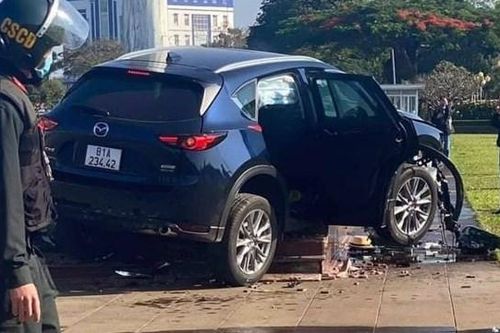 Khởi tố tài xế gây tai nạn tông liên hoàn 5 xe máy và 1 ô tô