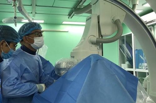 Cần Thơ: Hai cụ ông trên 100 tuổi được chữa trị bằng kỹ thuật chuyên sâu ít xâm lấn