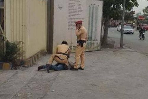 Hà Nội: Tạm giữ tài xế say xỉn đấm Thượng úy công an