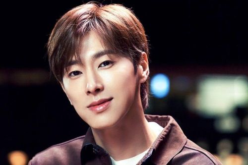 Yunho bị tẩy chay sau vụ uống rượu tại cơ sở giải trí người lớn