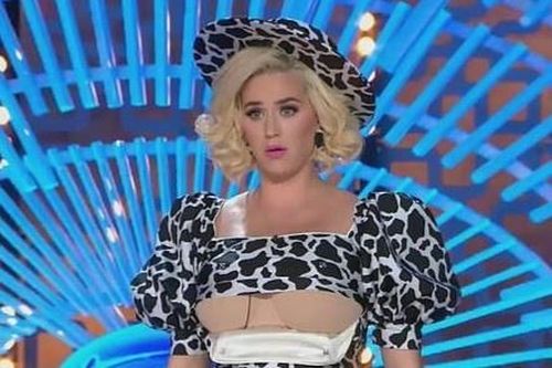 Katy Perry vạch áo khoe nội y ở American Idol