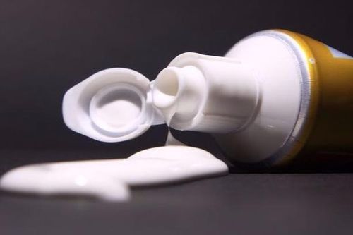 Nhập viện vì dùng kem đánh răng chữa xuất tinh sớm