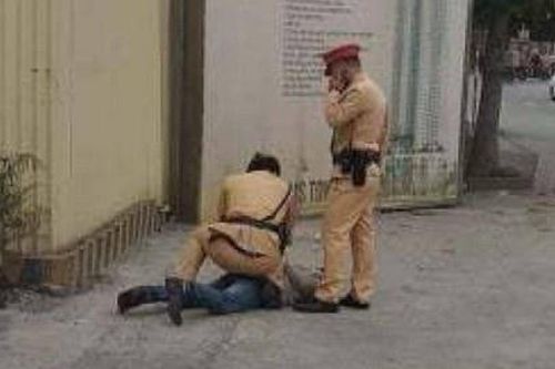 Tài xế vi phạm nồng độ cồn đánh cảnh sát giao thông