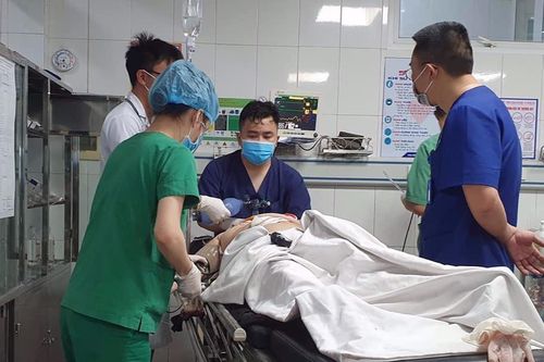 Cấp cứu 22 người gặp tai nạn trên đường đi lễ