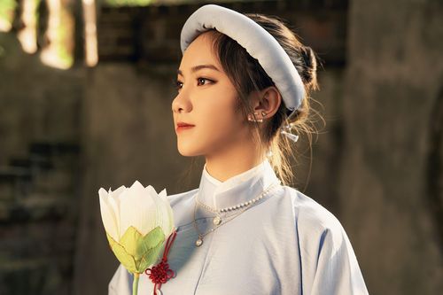 Đầu tư hơn 1 triệu đồng mỗi học sinh để chụp kỷ yếu với cổ phục