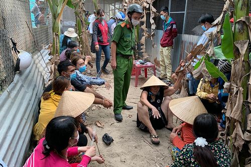 Công an cải trang, đột nhập sới bạc trong vườn chuối