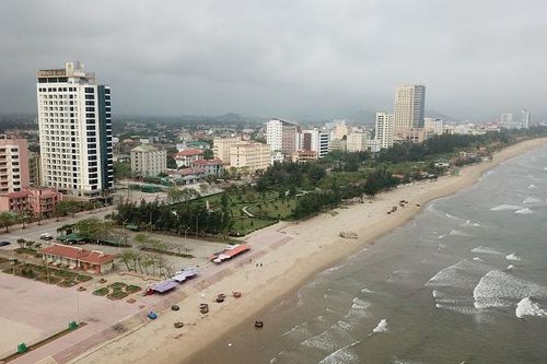 Nghệ An: Kè biển Cửa Lò vẫn hư hỏng nặng dù mùa du lịch sắp đến