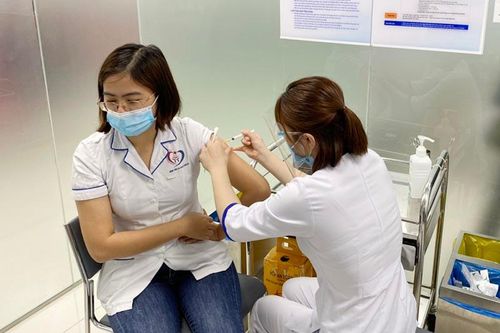 Quận Đống Đa: Gần 280 người được tiêm vacxin phòng Covid-19 đợt I