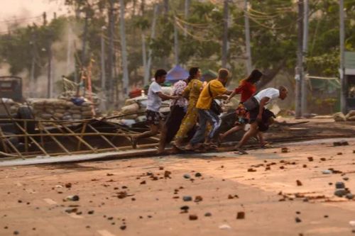 Myanmar: Chính biến cùng Covid-19 đẩy giá gạo, giá xăng tăng phi mã