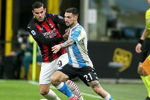 Milan kém Inter 9 điểm: Buông bỏ giấc mơ Scudetto