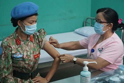 Tiêm vaccine phòng Covid-19 cho chiến sĩ chuẩn bị lên đường sang Nam Sudan