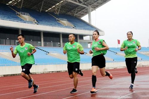Giải hạng nhất Quốc gia 2021: Hai trọng tài nữ vượt qua bài kiểm tra thể lực