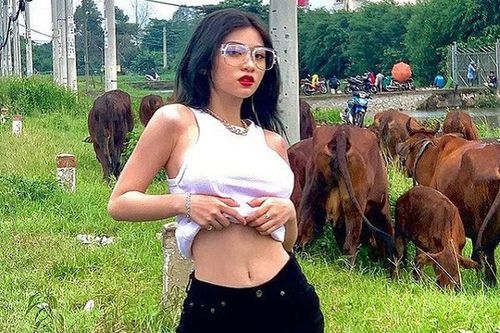'Nhức mắt' trào lưu vén áo khoe thân phản cảm