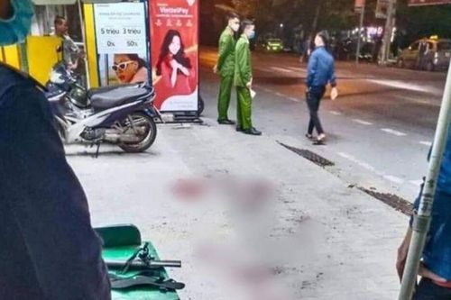 Nghi vợ quan hệ bất chính, chồng mang vũ khí đi tìm tình địch rồi bị chém tử vong