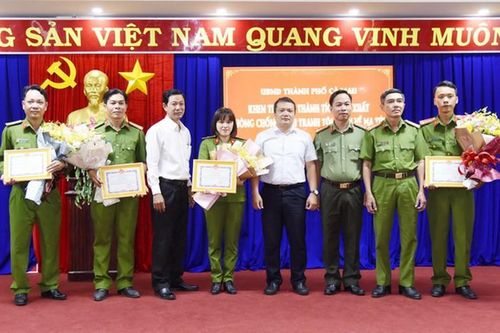 Cà Mau: Khen thưởng tập thể, cá nhân triệt phá vụ vận chuyển ma túy cực lớn