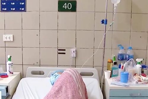 Thanh niên bị ảo giác do sử dụng thuốc lá điện tử, 5 người khống chế đưa đi cấp cứu