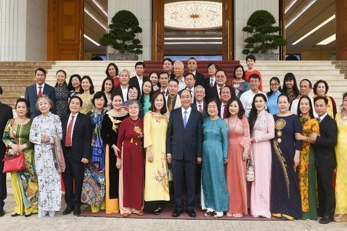 Quỹ Học bổng Vừ A Dính: Bông hoa đẹp đóng góp vào 'vườn hoa việc tốt'
