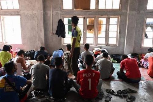 Hơn 400 cảnh sát, lính cứu hỏa ở Myanmar vượt biên sang Ấn Độ