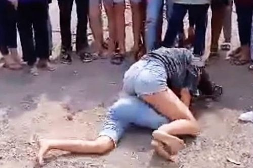 Công an vào cuộc vụ hai nữ sinh đánh nhau dã man ở Kiên Giang