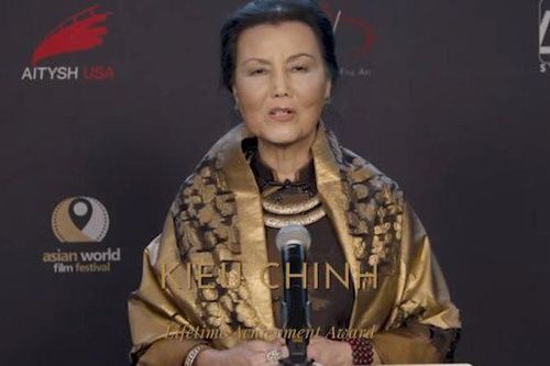 'Tứ đại mỹ nhân Sài Gòn' Kiều Chinh nhận giải thưởng Điện ảnh tại Mỹ ở tuổi 84