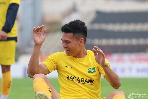 Buổi tập đầy ắp tiếng cười của Sông Lam Nghệ An trước trận Quảng Ninh