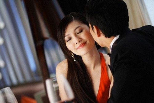 Kiếm tiền nuôi vợ con, chồng tự cho mình quyền ngoại tình