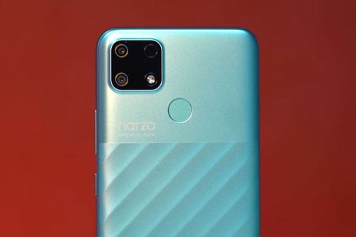 Smartphone RAM 4 GB, pin 6.000 mAh, sạc 18W, giá gần 3 triệu đồng