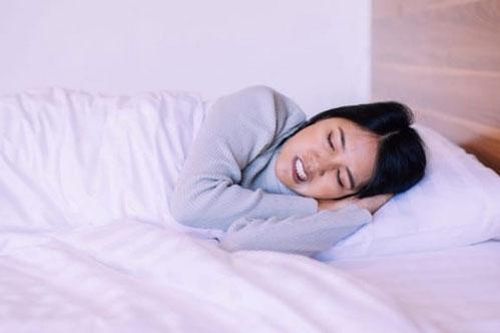 Nghiến răng khi ngủ có nguy hiểm không?
