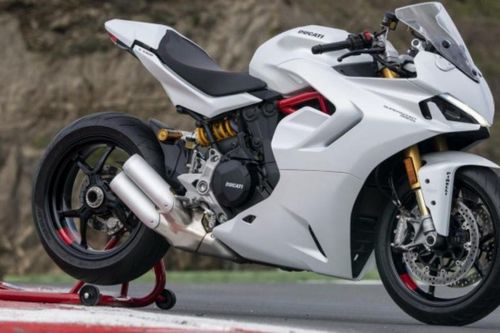 Chi tiết mô tô Ducati SuperSport 950 2021 trên đường đua