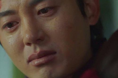 'Sông đón trăng lên': Lee Ji Hoon trở thành nam phụ đáng thương khi vừa bị từ chối vừa bị trọng thương