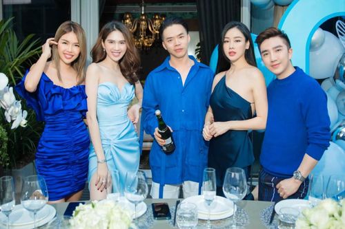 Cùng hội bạn thân diện đồng phục xanh biển, Ngọc Trinh đẹp như nàng tiên cá