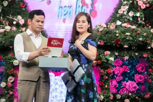 Con gái lớp 11 bí mật đăng ký hẹn hò, tìm vợ cho bố đơn thân U50 gây 'sốt'