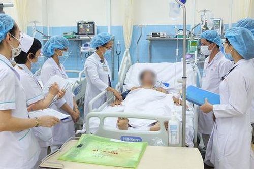 Chủ cửa hàng bia nhập viện cấp cứu vì ngày nào cũng… nhậu