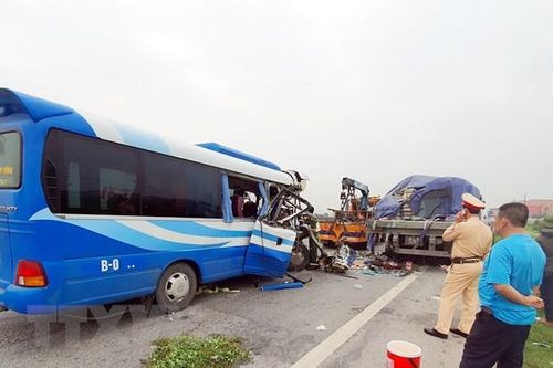Xe khách Thanh Hóa bị tai nạn tại Nghệ An, 1 người chết, 20 người bị thương