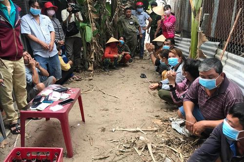 Bắt 17 đối tượng tham gia đánh bài ăn thua bằng tiền